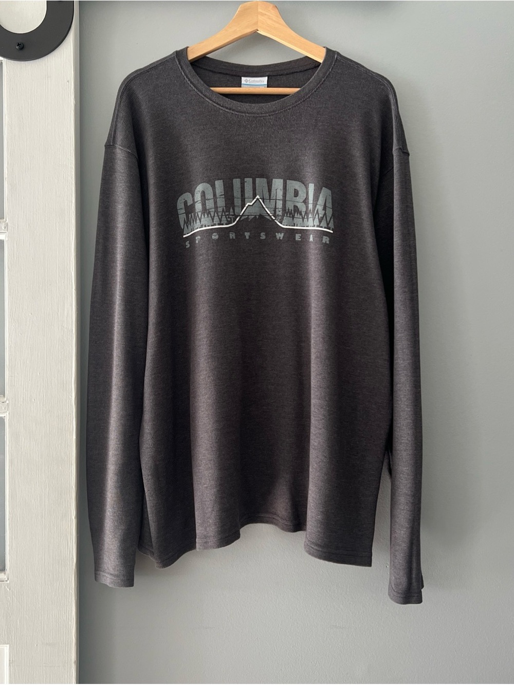 Columbia Sportswear Men’s XXL Gray Waffle Knit Long Sleeve Crew Neck Shirt Logo